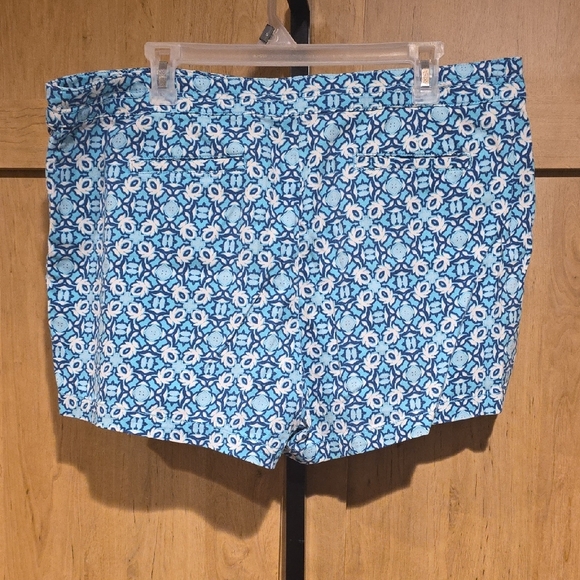(J25) Blue Floral Women's Shorts Sz 16 - Picture 4 of 7